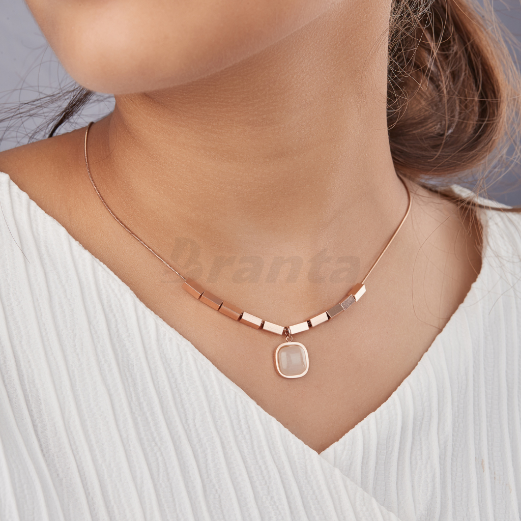 Glamour Pendant Necklace
