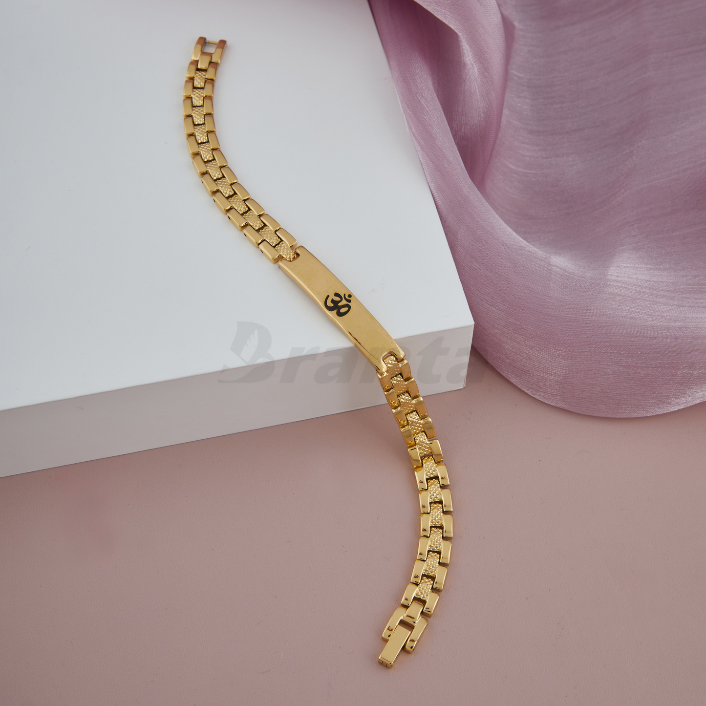 Shiny Om Loose Gold Bracelet For Men (8 Inch)