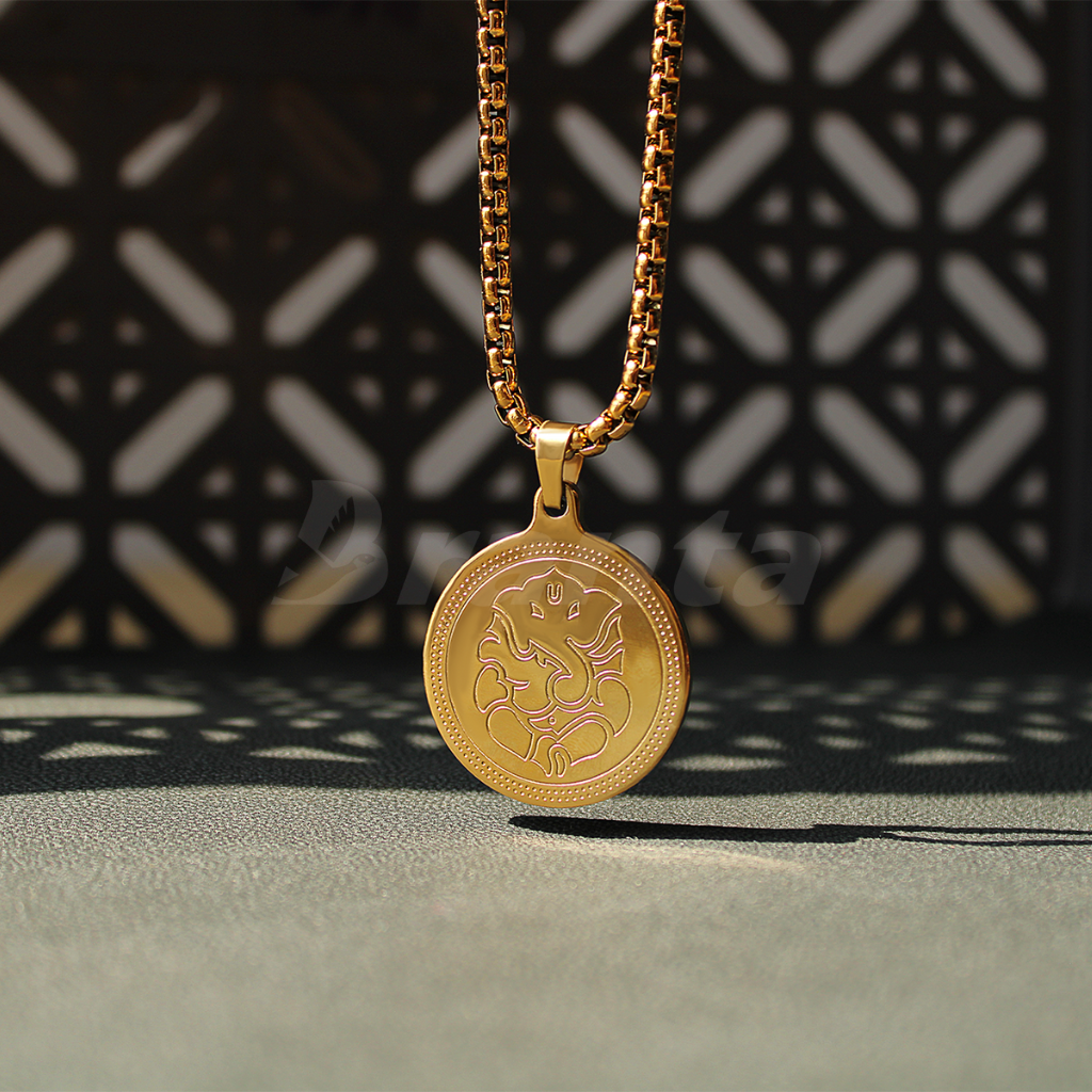 Aquarius Amulet in 18K Yellow Gold, 27mm | David Yurman