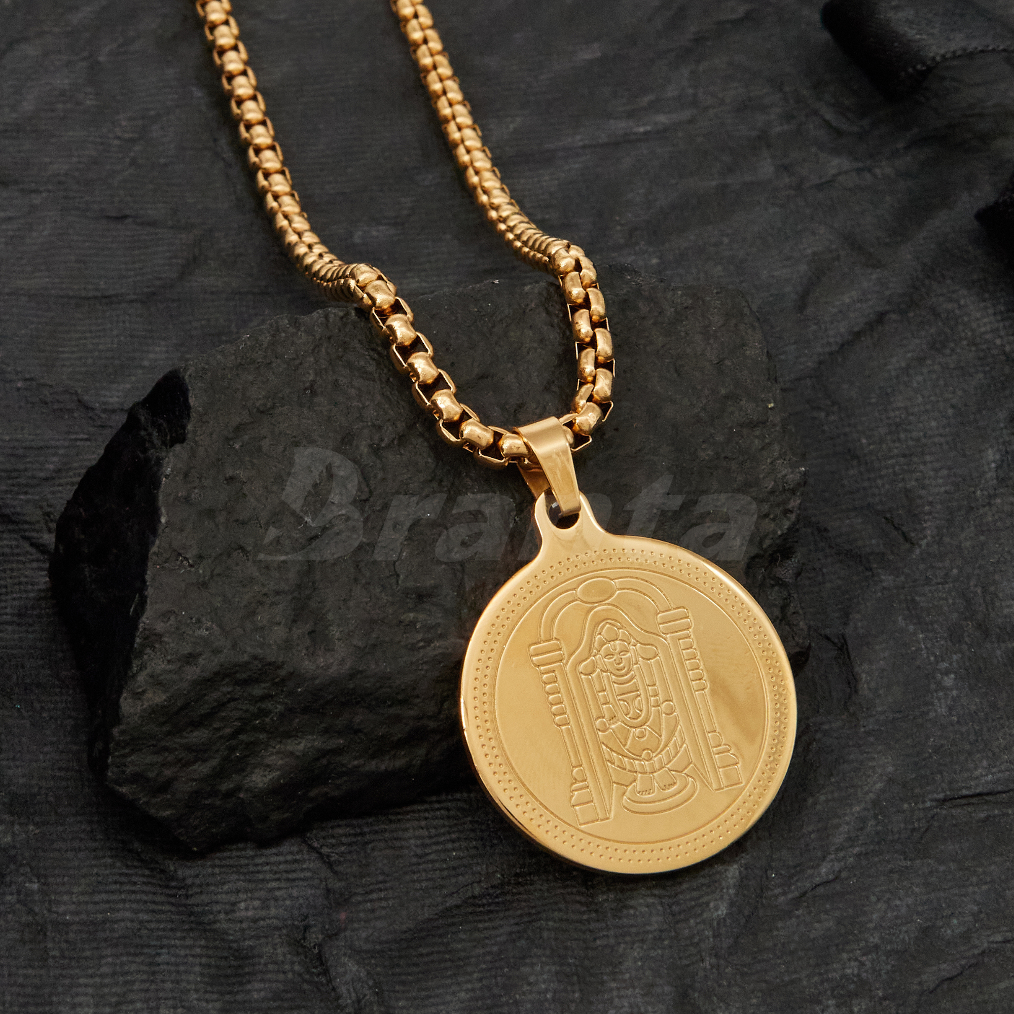 Traditional Majestic Gold Pendant With Chain