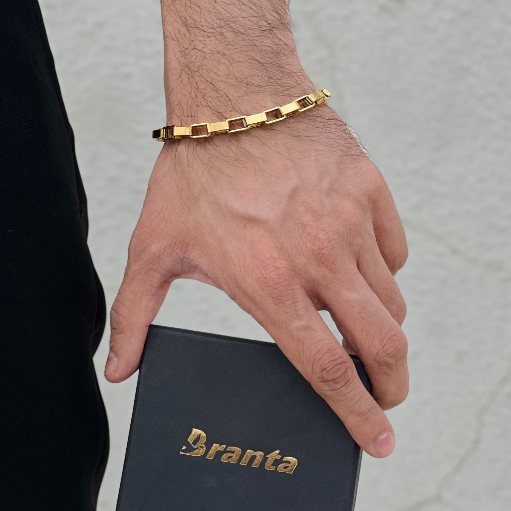 Square link gold bracelet deals