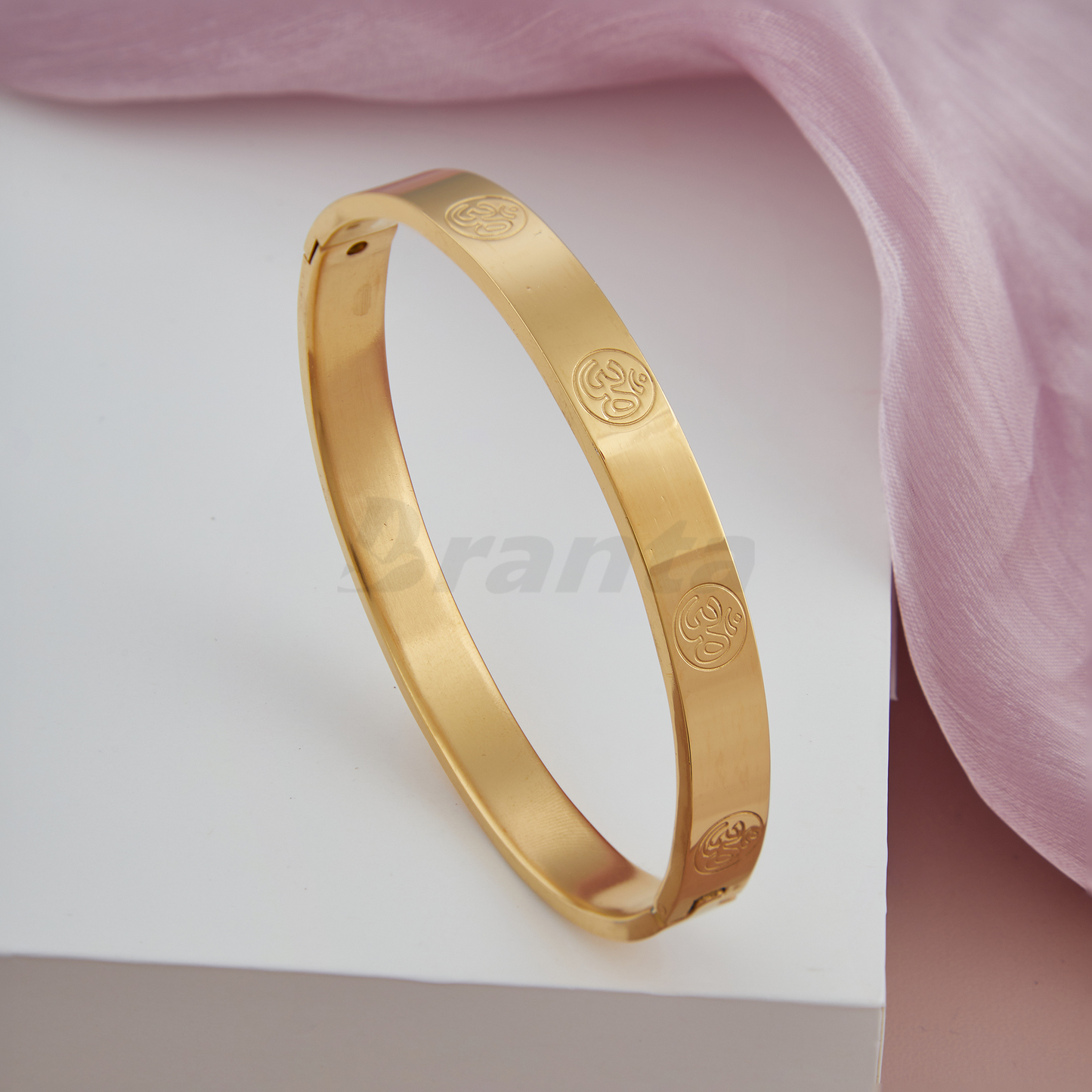 Men's gold bangle bracelet