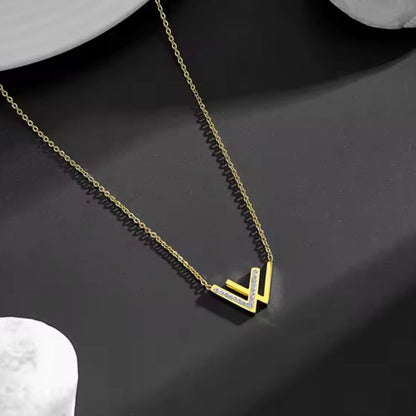 Letter W Party Diamond Pendant Necklace