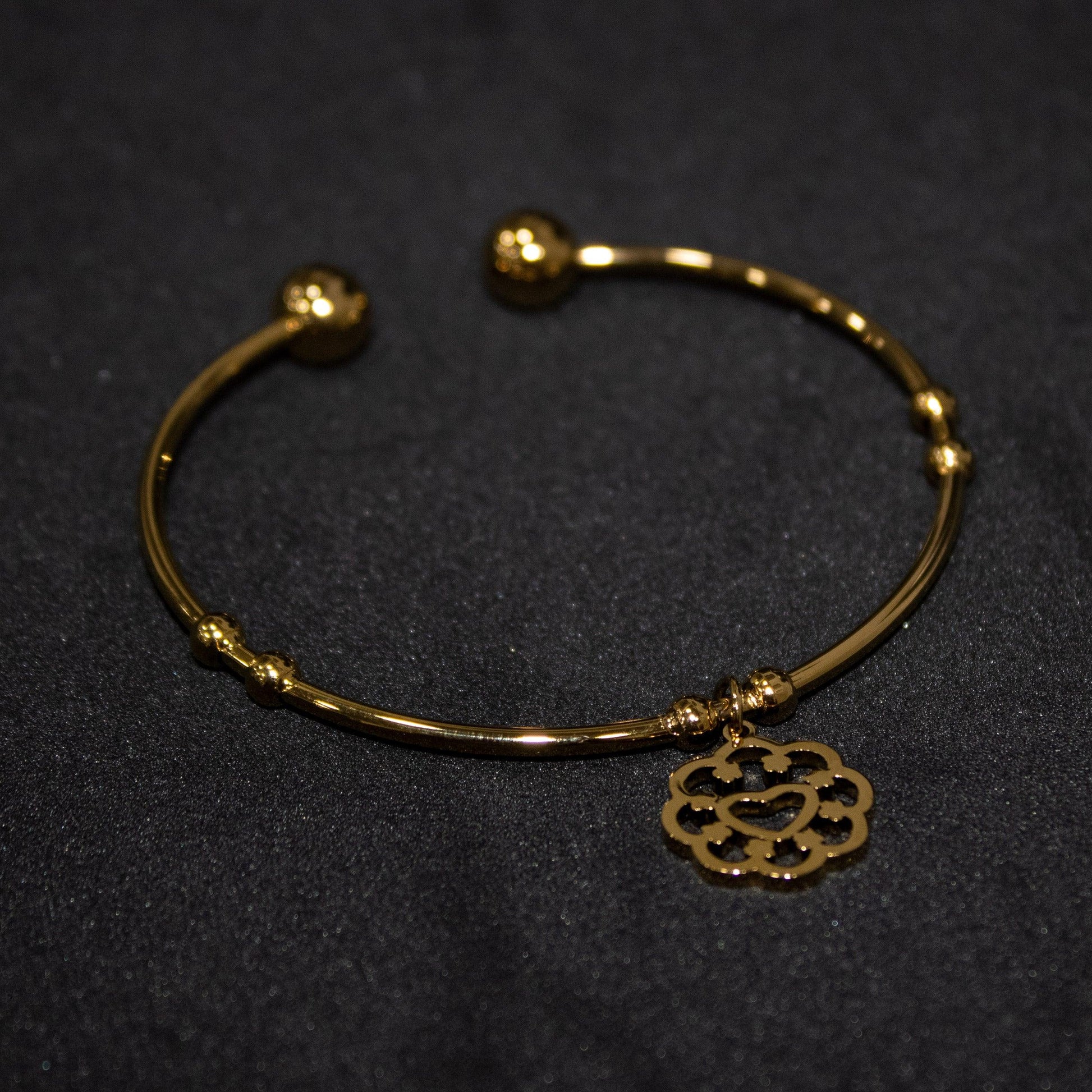 Royal Gold hanging heart Premium Bracelet For Women - Brantashop