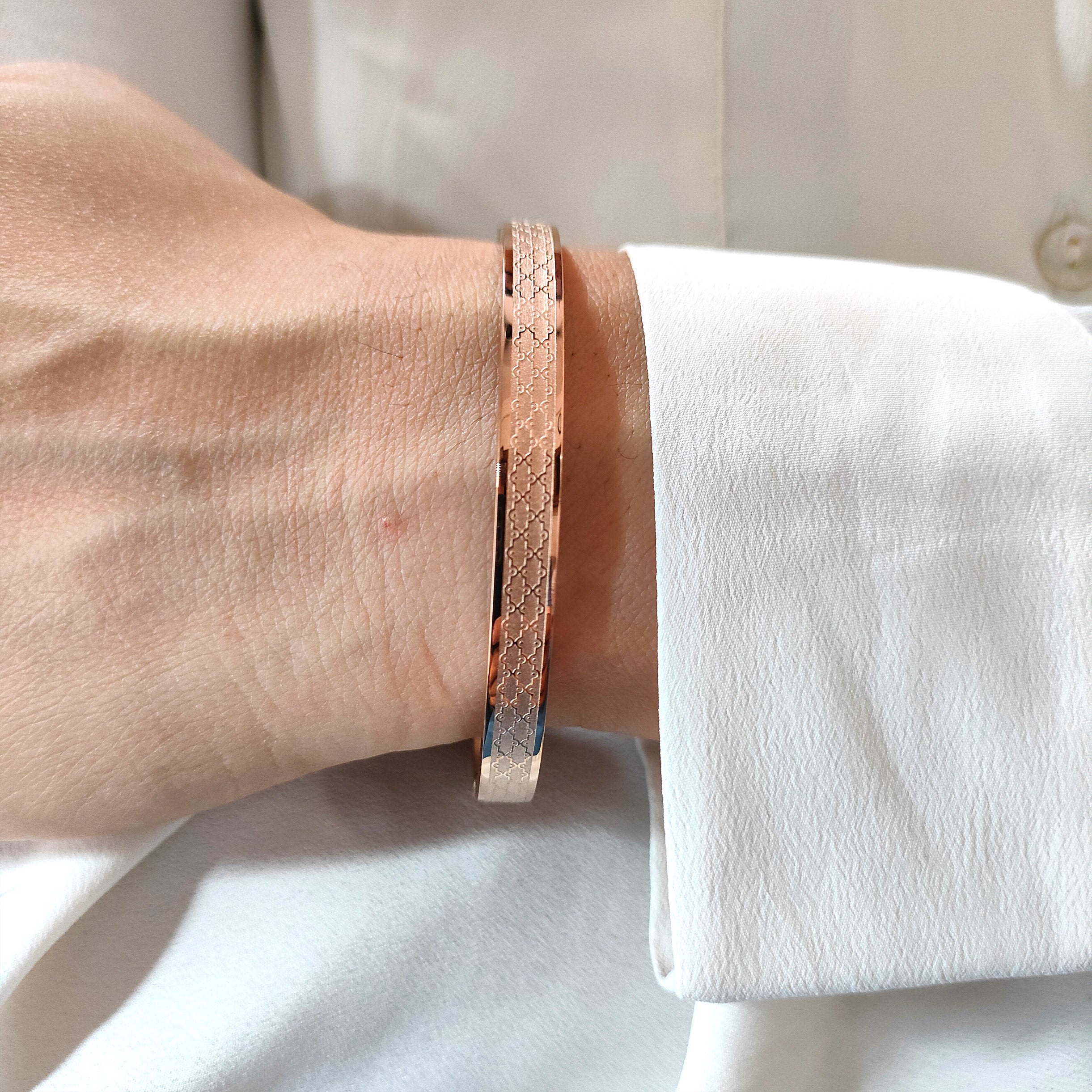 Rose Gold Bracelet with Three Pearls | KLENOTA