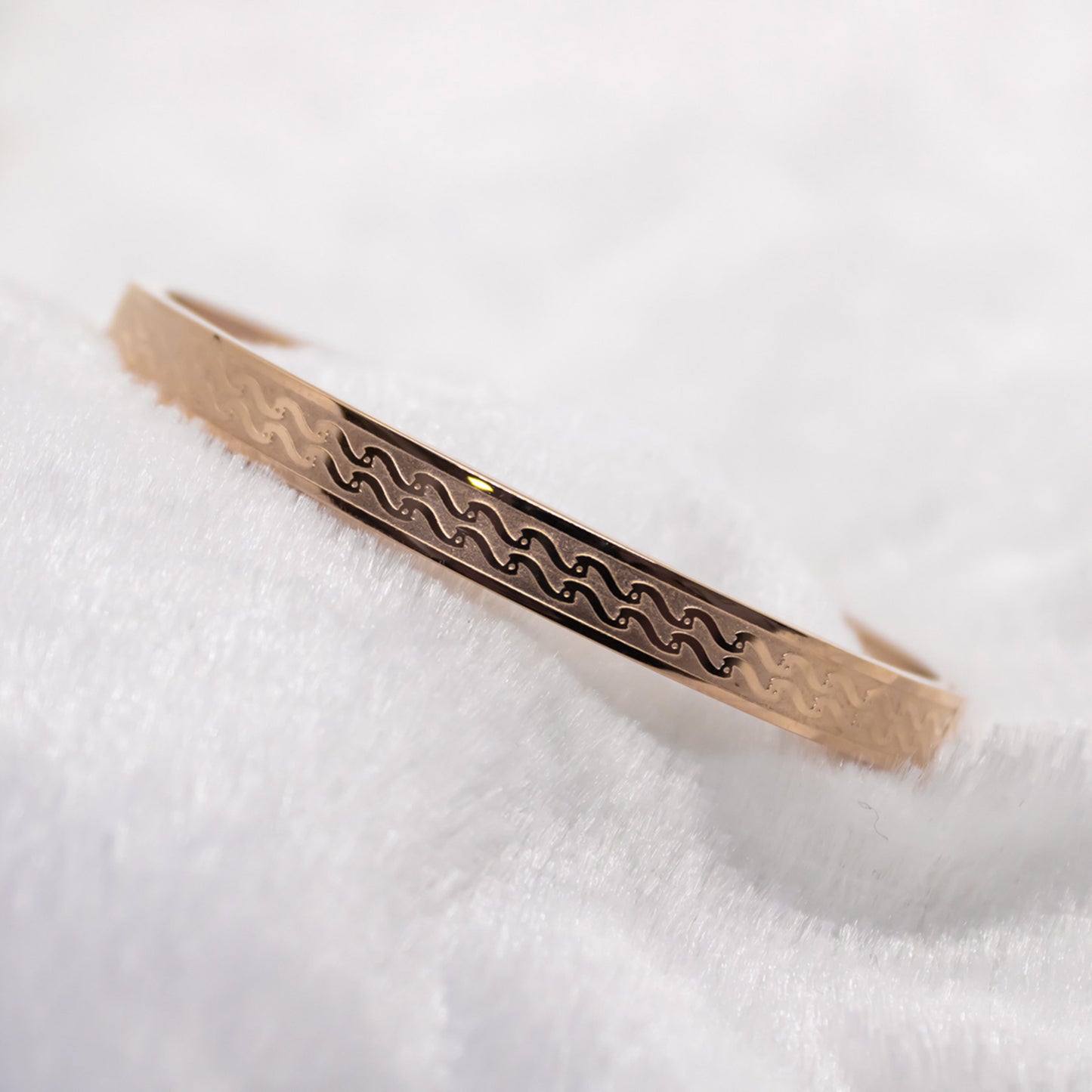 Curved Line Pattern Rose Gold Bracelet For Women